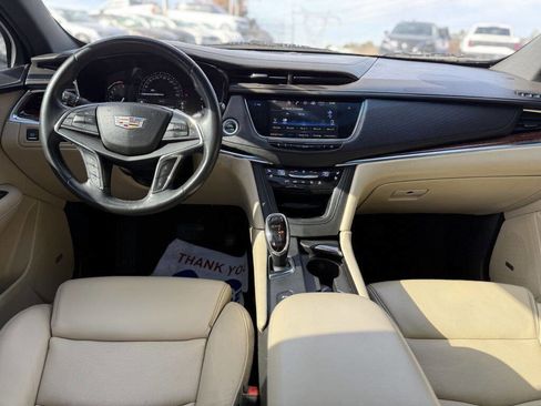 Used 2017 Cadillac XT5 Premium Luxury AWD/4WD image 8