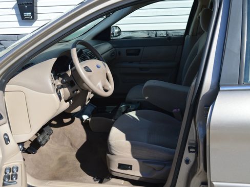 Used 2003 Ford Taurus SE image 9
