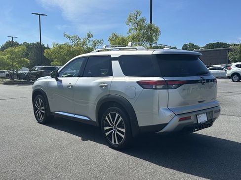 Certified 2025 Nissan Pathfinder Platinum FWD image 7