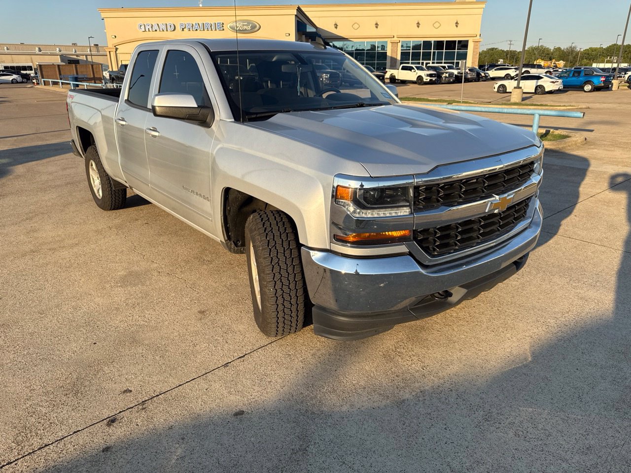 Used 2018 Chevrolet Silverado 1500 LT AWD/4WD image 17