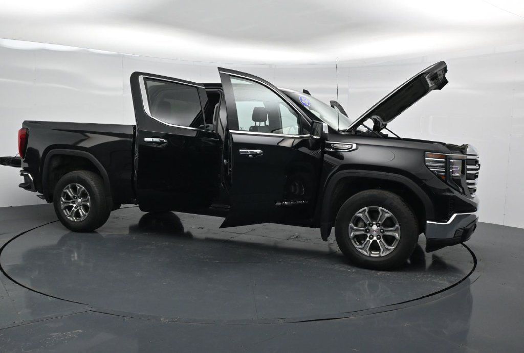 Used 2025 GMC Sierra 1500 SLT RWD image 40