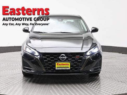 Used 2023 Nissan Altima 2.5 SR w/ SR Premium Package AWD/4WD image 2