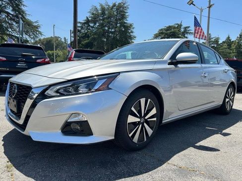 Used 2020 Nissan Altima 2.5 SV FWD image 1