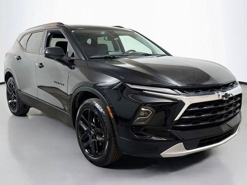 Certified 2024 Chevrolet Blazer LT w/ Convenience Package FWD image 3