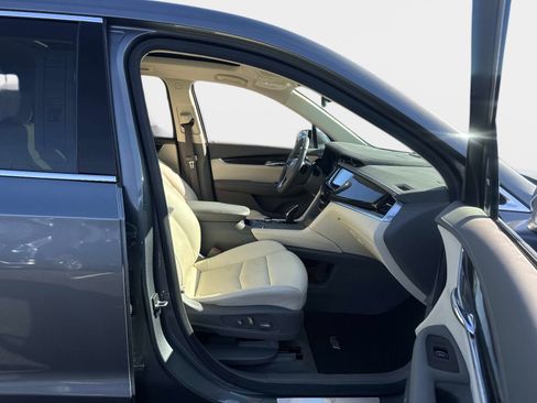 Used 2021 Cadillac XT6 Premium Luxury image 14