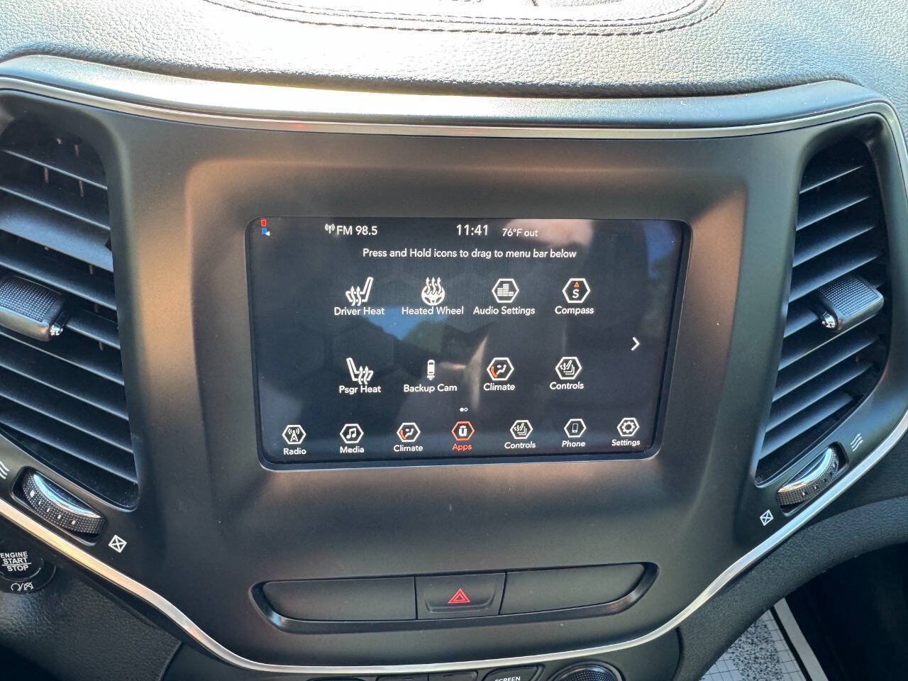 Used 2019 Jeep Cherokee Latitude Plus w/ Cold Weather Group AWD/4WD image 23