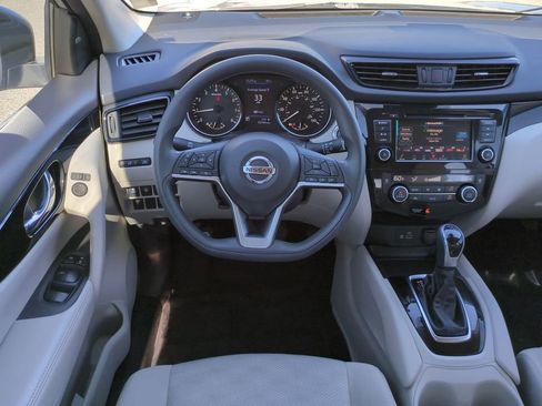 Used 2020 Nissan Rogue Sport SV image 16