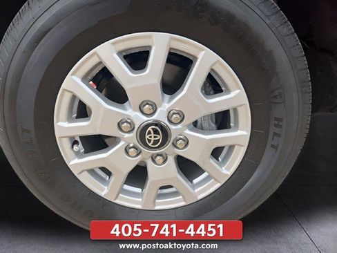 Used 2025 Toyota Tacoma SR5 AWD/4WD image 9