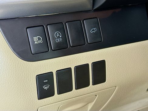 Used 2017 Toyota Highlander XLE FWD image 17