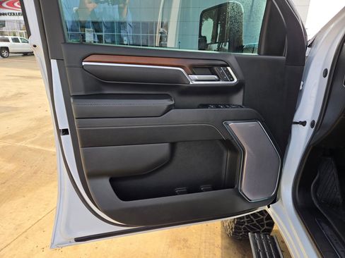 Used 2024 GMC Sierra 2500 Denali w/ Denali Reserve Package image 11