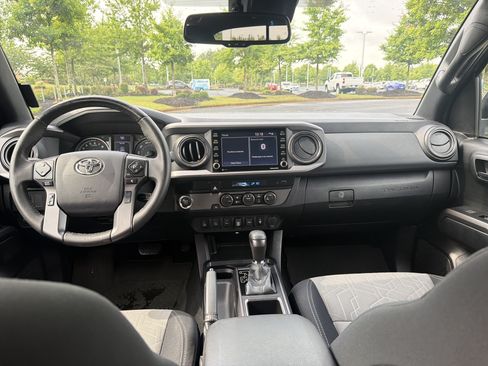 Used 2022 Toyota Tacoma TRD Off-Road w/ Technology Package RWD image 29