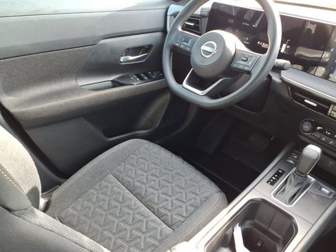 Used 2026 Nissan Kicks SV FWD image 9