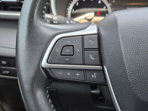 Used 2022 Toyota Highlander XLE image 28