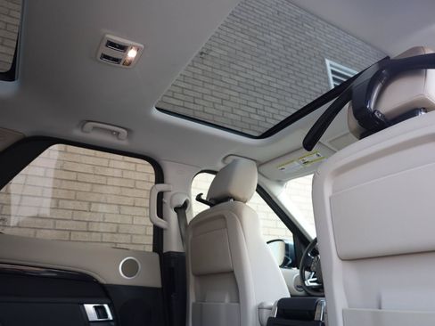 Used 2019 Land Rover Discovery SE AWD/4WD image 31