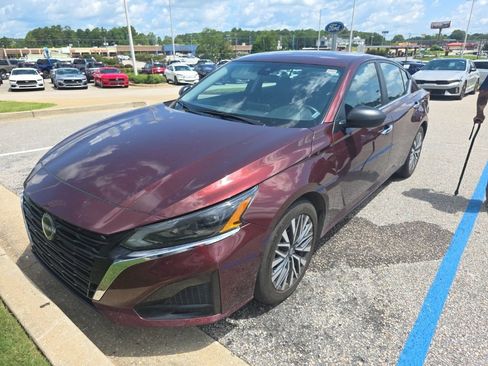 Used 2025 Nissan Altima 2.5 SV FWD image 1