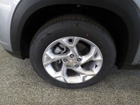 New 2026 Chevrolet Trax LS w/ LS Convenience Package FWD image 12