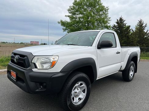 Used 2014 Toyota Tacoma 4x4 Regular Cab image 5