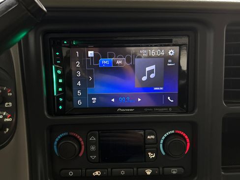 Used 2007 Chevrolet Silverado 2500 LT w/ Heavy-Duty Power Package AWD/4WD image 15