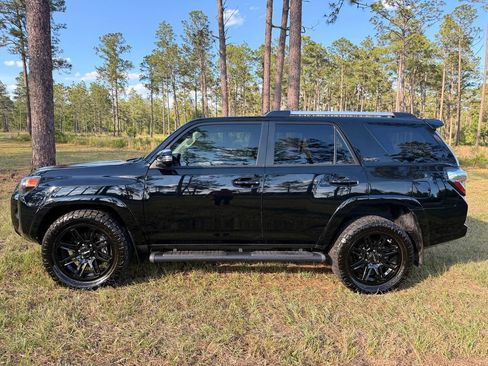Used 2024 Toyota 4Runner SR5 Premium w/ Moonroof Package RWD image 2