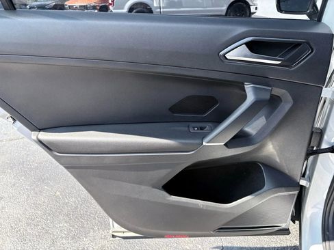 Used 2018 Volkswagen Tiguan SE image 14