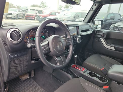 Used 2016 Jeep Wrangler Rubicon w/ Power Convenience Group image 12