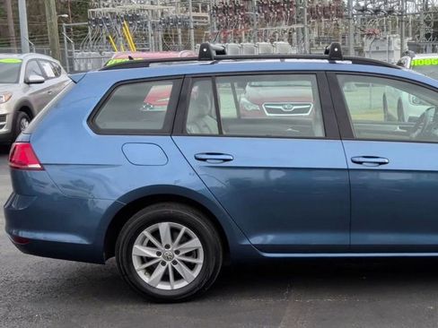 Used 2016 Volkswagen Golf S image 9