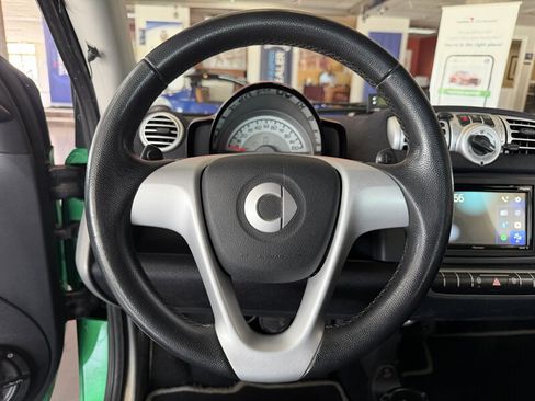 Used 2011 smart fortwo pure RWD image 11