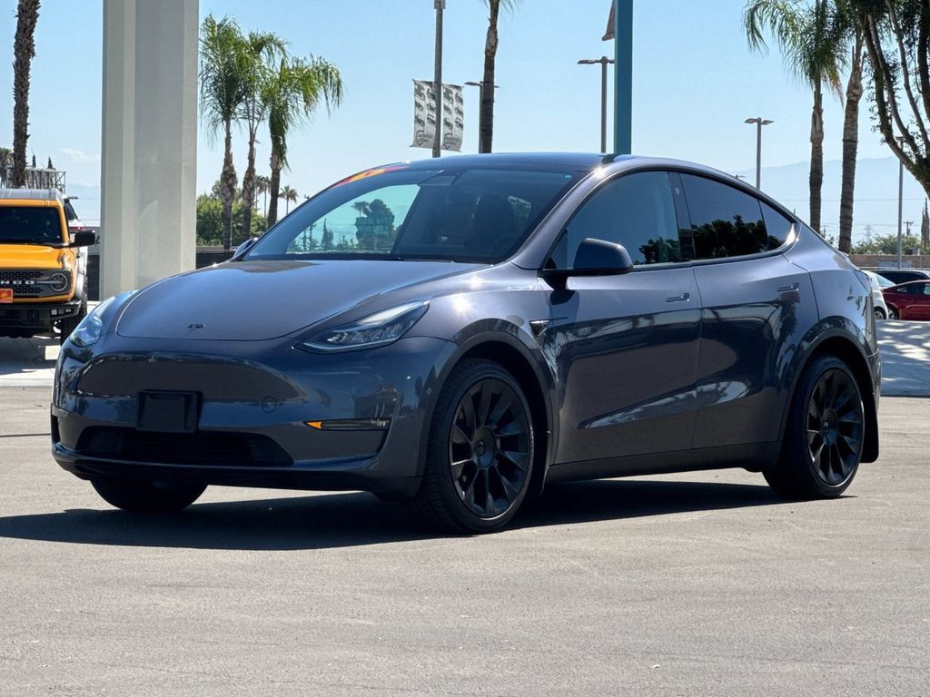 Used 2022 Tesla Model Y Long Range AWD/4WD image 1