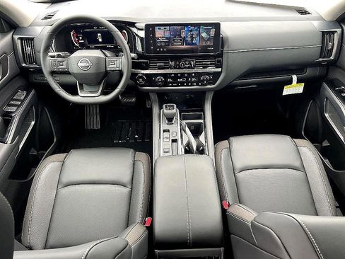 New 2026 Nissan Pathfinder SL image 9