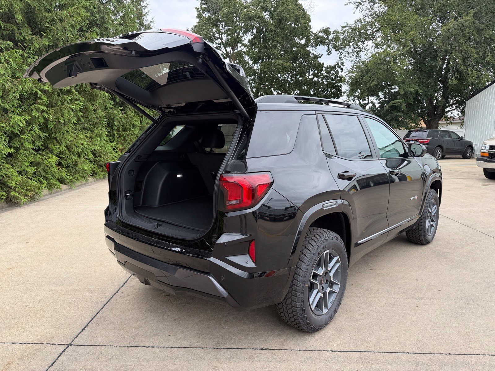 New 2027 GMC Terrain AT4 w/ Convenience Package III AWD/4WD image 13