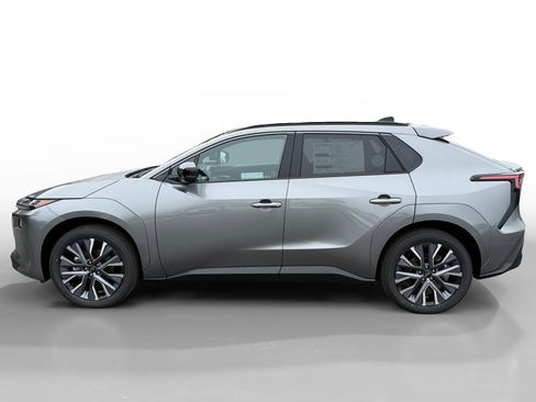 New 2026 Subaru Solterra image 2