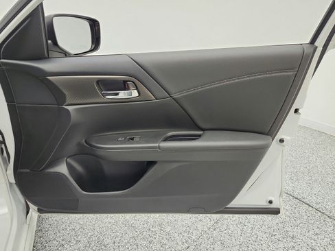 Used 2016 Honda Accord Sport image 19