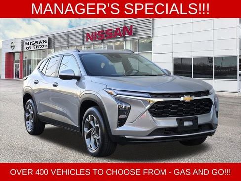 Used 2025 Chevrolet Trax LT w/ LT Convenience Package FWD image 1