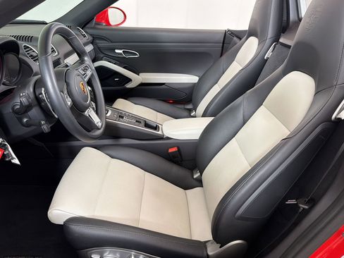 Certified 2024 Porsche 718 Boxster RWD image 5