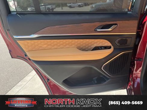 Used 2025 Jeep Grand Cherokee L Summit w/ Advanced Protech Group IV AWD/4WD image 18