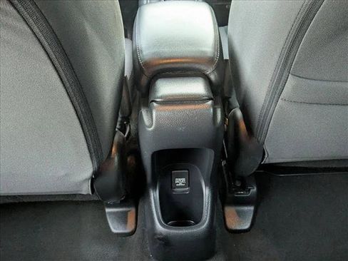 Used 2020 Honda HR-V LX image 17