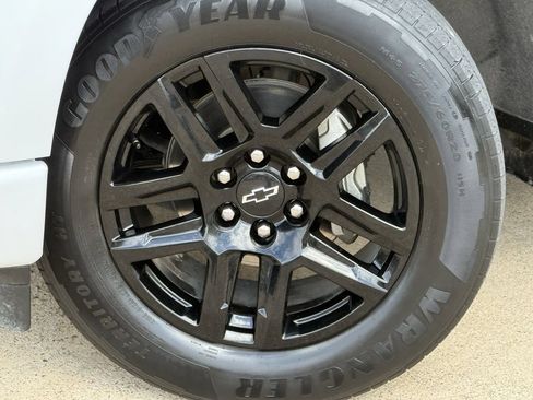 Used 2024 Chevrolet Silverado 1500 Custom w/ LPO, Dark Essentials Package RWD image 9