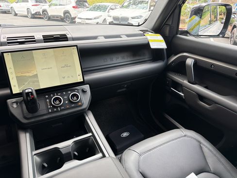 New 2026 Land Rover Defender 110 X-Dynamic SE AWD/4WD image 31