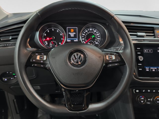 Used 2020 Volkswagen Tiguan SE FWD image 13