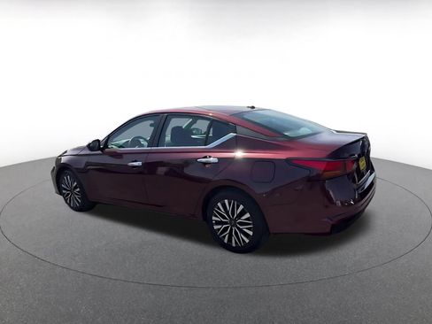 Used 2025 Nissan Altima 2.5 SV FWD image 10