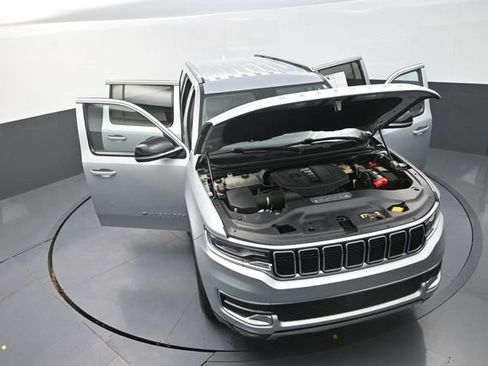 Used 2023 Jeep Wagoneer L Series III w/ Preferred Equipment Group image 31