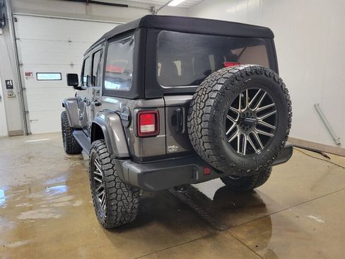 Used 2022 Jeep Wrangler Unlimited Sahara w/ Cold Weather Group AWD/4WD image 6