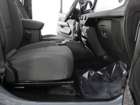 Used 2025 Jeep Wrangler Unlimited Sahara w/ Safety Group AWD/4WD image 19
