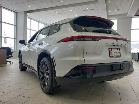 New 2025 Toyota Crown Signia image 8