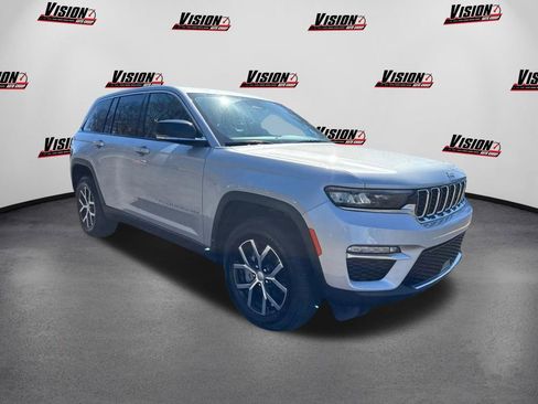 Used 2024 Jeep Grand Cherokee Limited RWD image 3