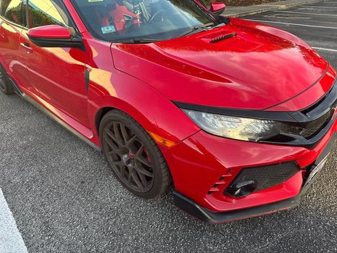 Used 2017 Honda Civic Type R image 3