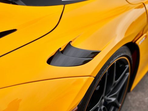 Used 2024 McLaren 750S image 10