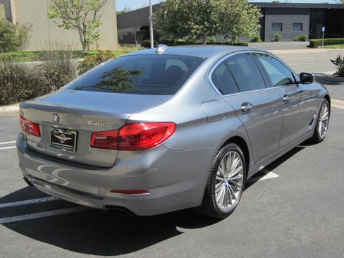 Used 2018 BMW 540i w/ Premium Package image 3