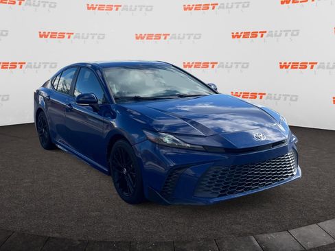 Used 2025 Toyota Camry SE image 7