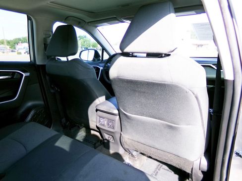 Used 2022 Toyota RAV4 XLE w/ Convenience Package FWD image 16